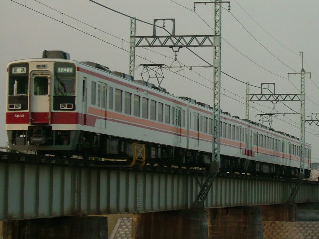 61103f 東武宇都宮線　2005.04.15